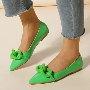 VIBRANT PATENT LEATHER CHAIN TRIM POINTED TOE BALLET FLATS - GREEN